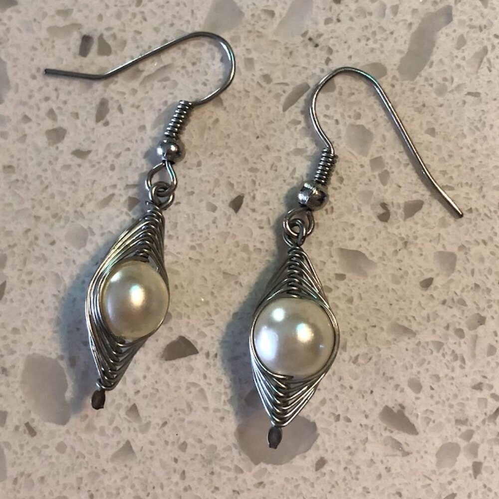 Wire-Wrapped Pearl Dangle Earrings – Elegant Silver-Tone Design